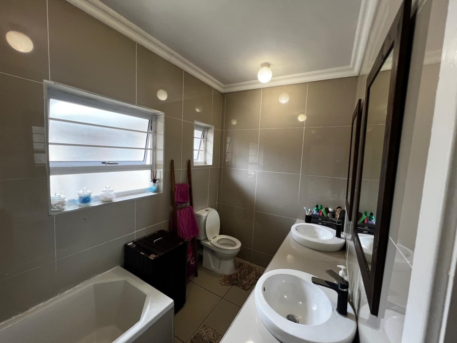 8 Bedroom Property for Sale in Abbotsford Eastern Cape